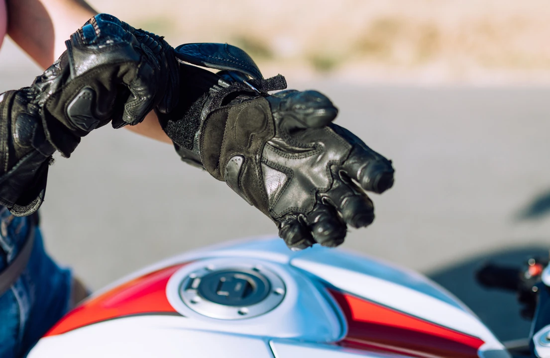 Step-by-Step Guide on How to Wash Motorcycle Gloves 