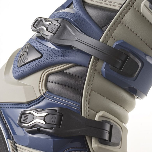 Buckle Detail