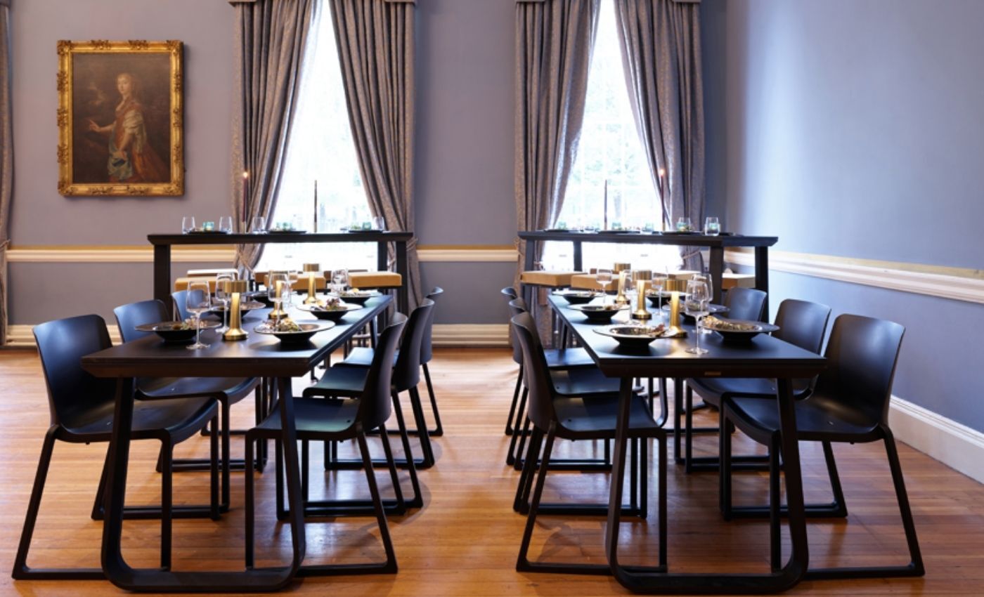 Contemporary lounge furniture for a corporate event