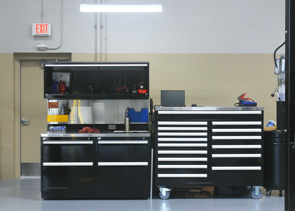Automotive Workbench Solutions: Customizable Technician Benches for Service Departments
