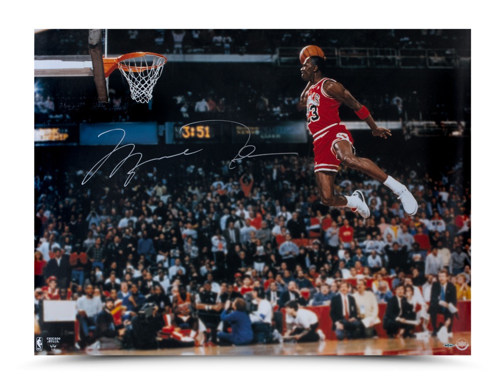 マイケルジョーダン ゴールドサインフォト1988年　ザ　ダンク鑑定書付き Michael Jordan Autographed 1988 Slam Dunk Photo 30 x 40 UDA | eBay