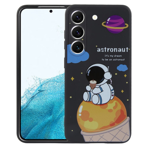 Samsung Galaxy S22 5G Milk Tea Astronaut Pattern Liquid Silicone Phone Case - Black