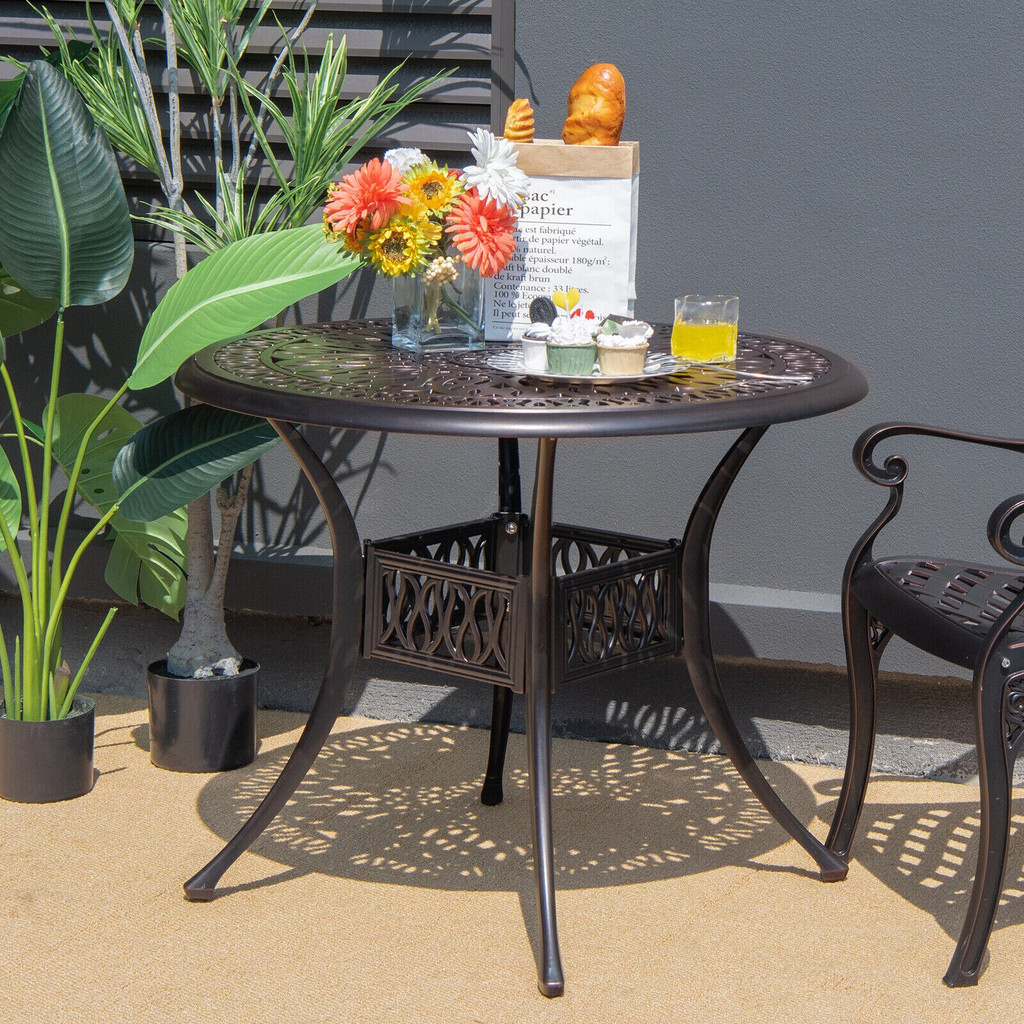 Table with accessories, food and drinks