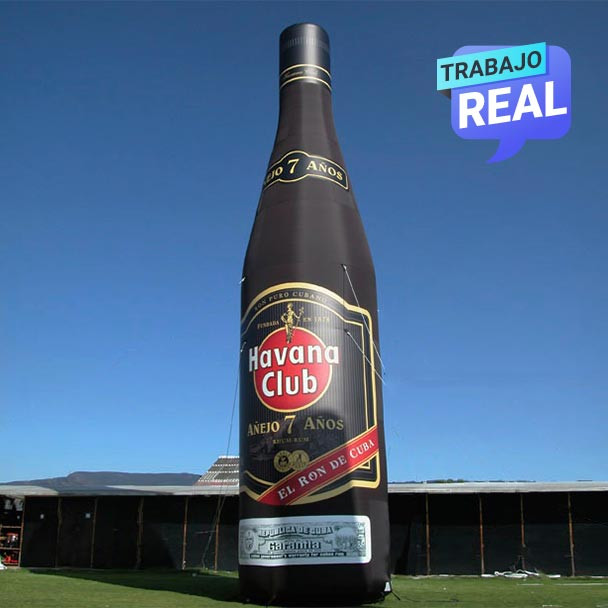 botella de aguardiente inflable Havana CLub Medellín