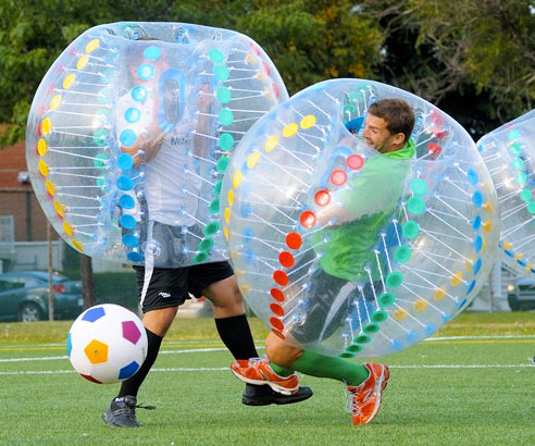 bolas inflables gigantes juegan juegos de deporte con amigos