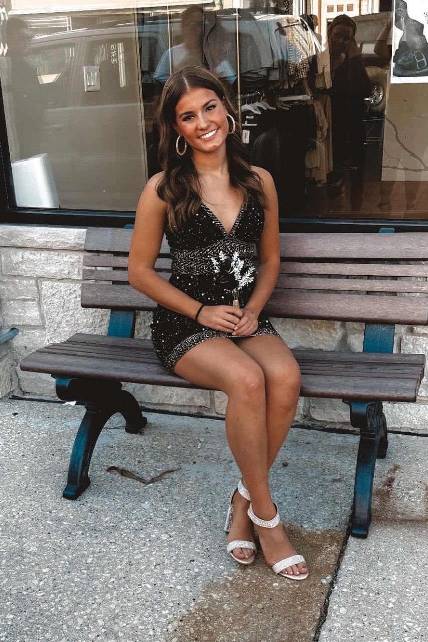 prom-avenue-girl1.jpg