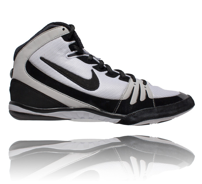 white and black nike freeks