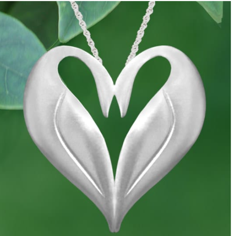 Swan Sterling Heart Pendant "Chanson D'Amour" | LOVS137PE