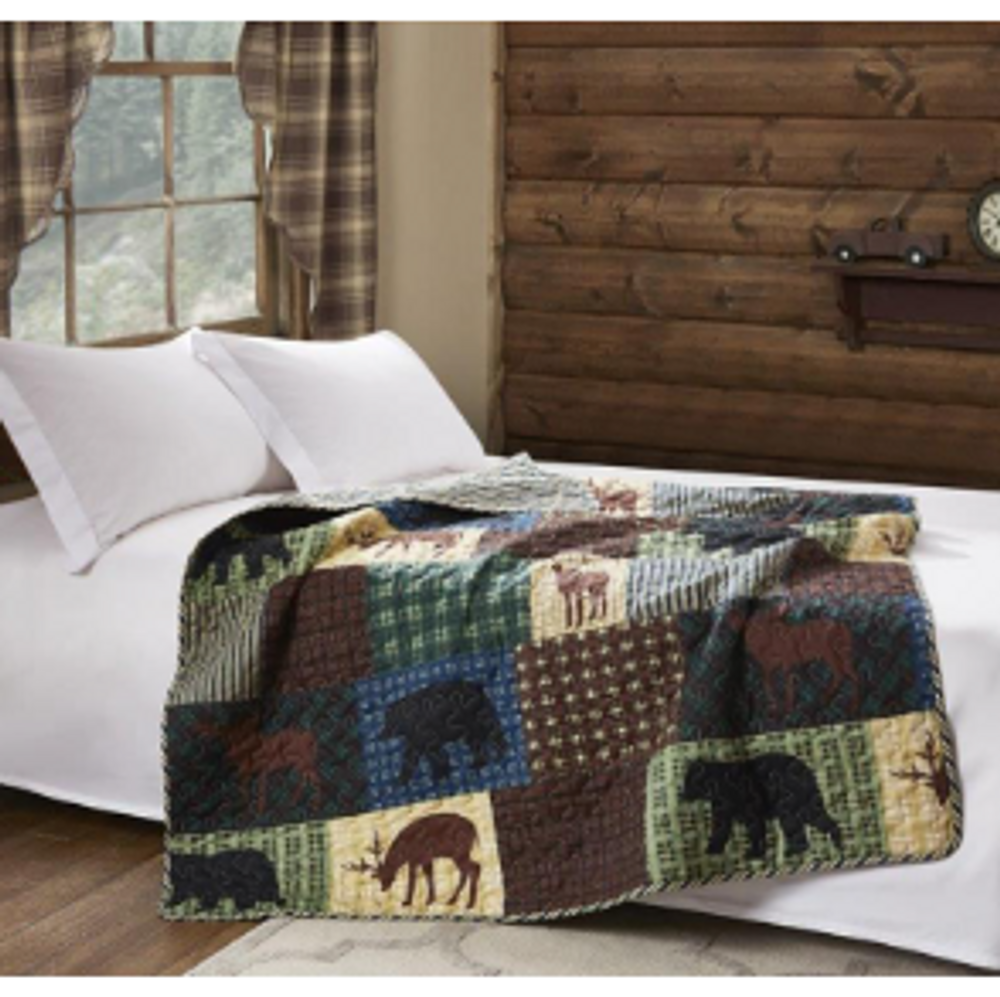 Wilderness Patch Quilted Throw Blanket | DUKDQT10079