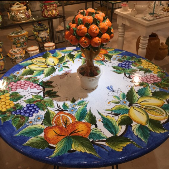 石のテーブル Hand Painted Tavola Rosella Volcanic Lava Stone Table | Patio