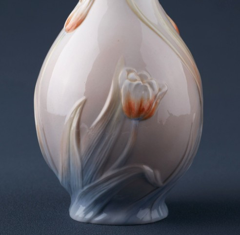 Fine Porcelain Tulip Vase
