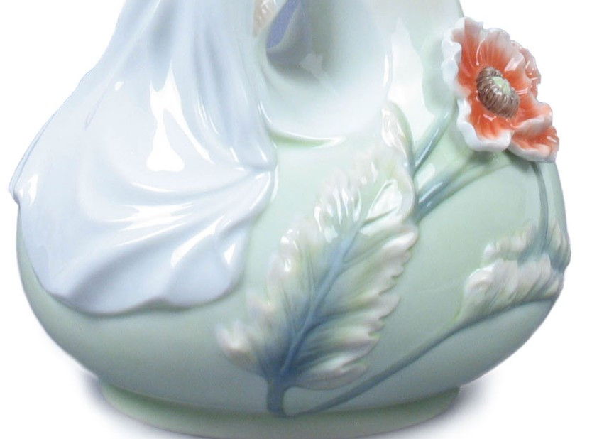 Lady and Poppy Fine Porcelain Vase | USIAP20252AA