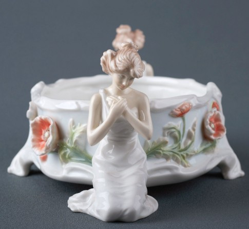 Kneeling Maiden and Poppies Fine Porcelain Bowl | USIAP20321AAKneeling Maiden and Poppies Fine Porcelain Bowl | USIAP20321AA