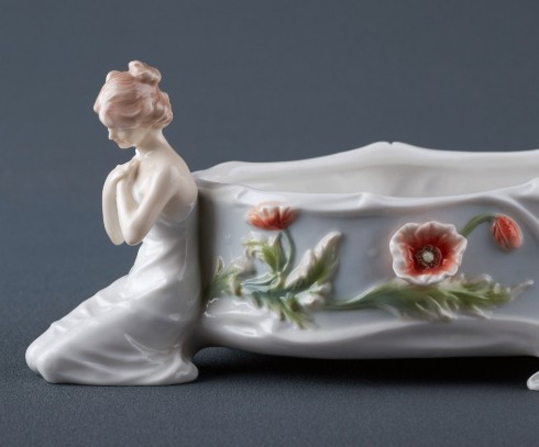 Kneeling Maiden and Poppies Fine Porcelain Bowl | USIAP20321AA