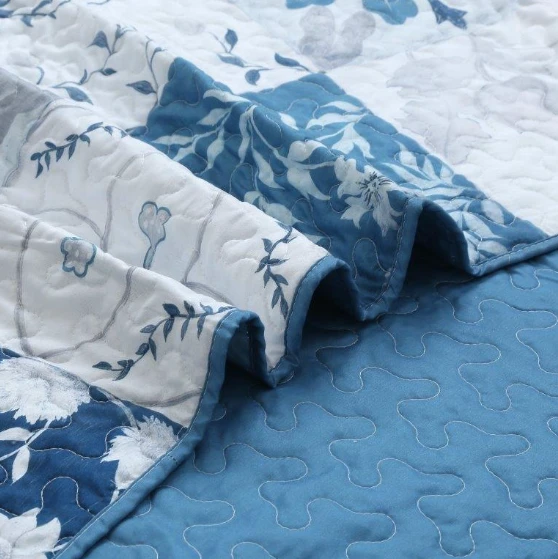 Harmony Blue and White Floral Quilted Throw Blanket | DUKDQT25269