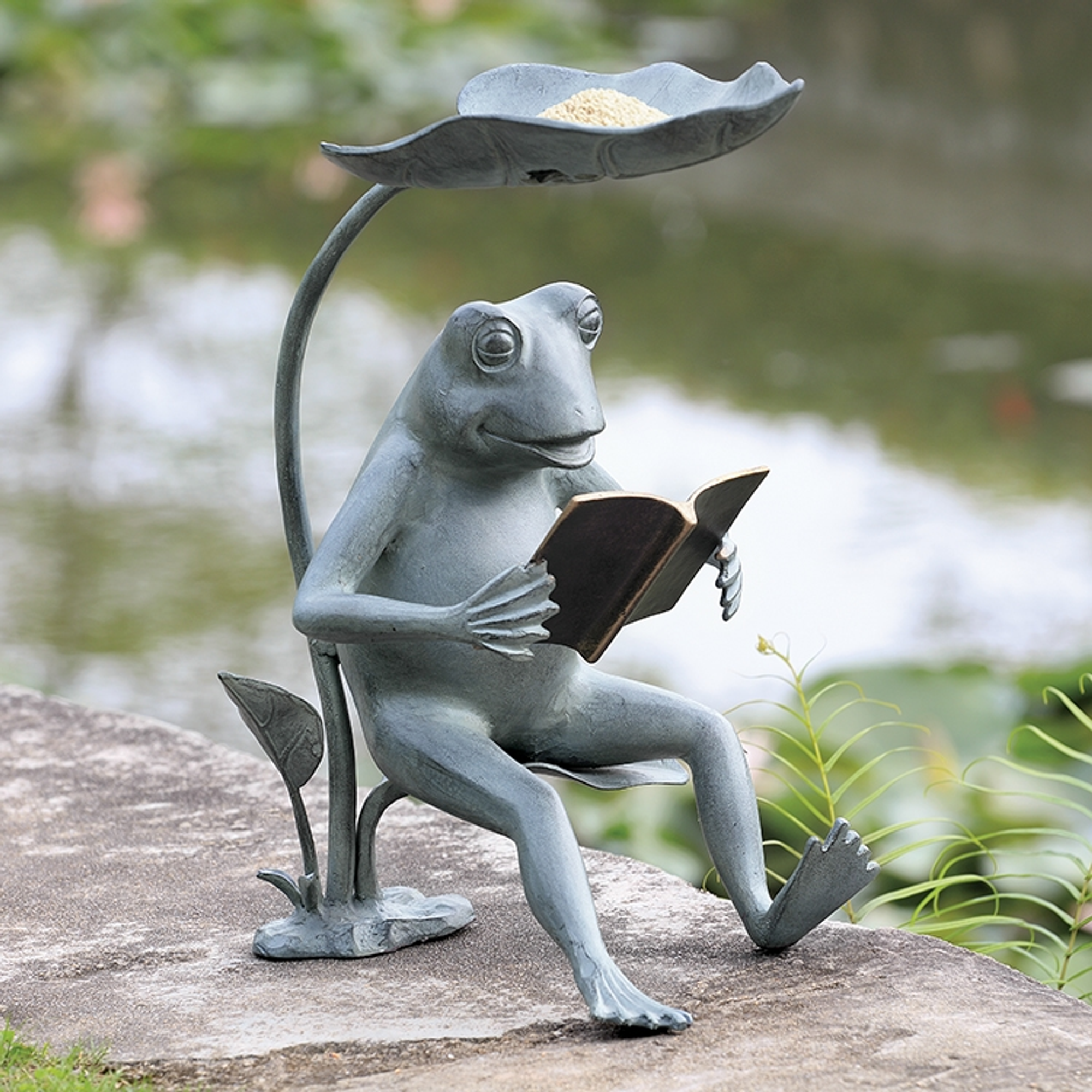 という Frogs Leaf Bird Feeder, Decorative Polyresin Small Bird Bath Seed Tray  Outdoor Garden Backyard Patio Bird Water Feeders Bowl Decoration 9.3L からお