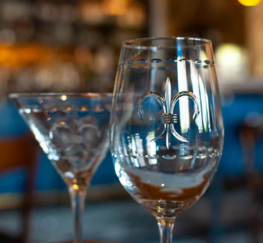 Cut Crystal Fleur de Lis 18 Ounce Wine Glass - Thumbnail 3