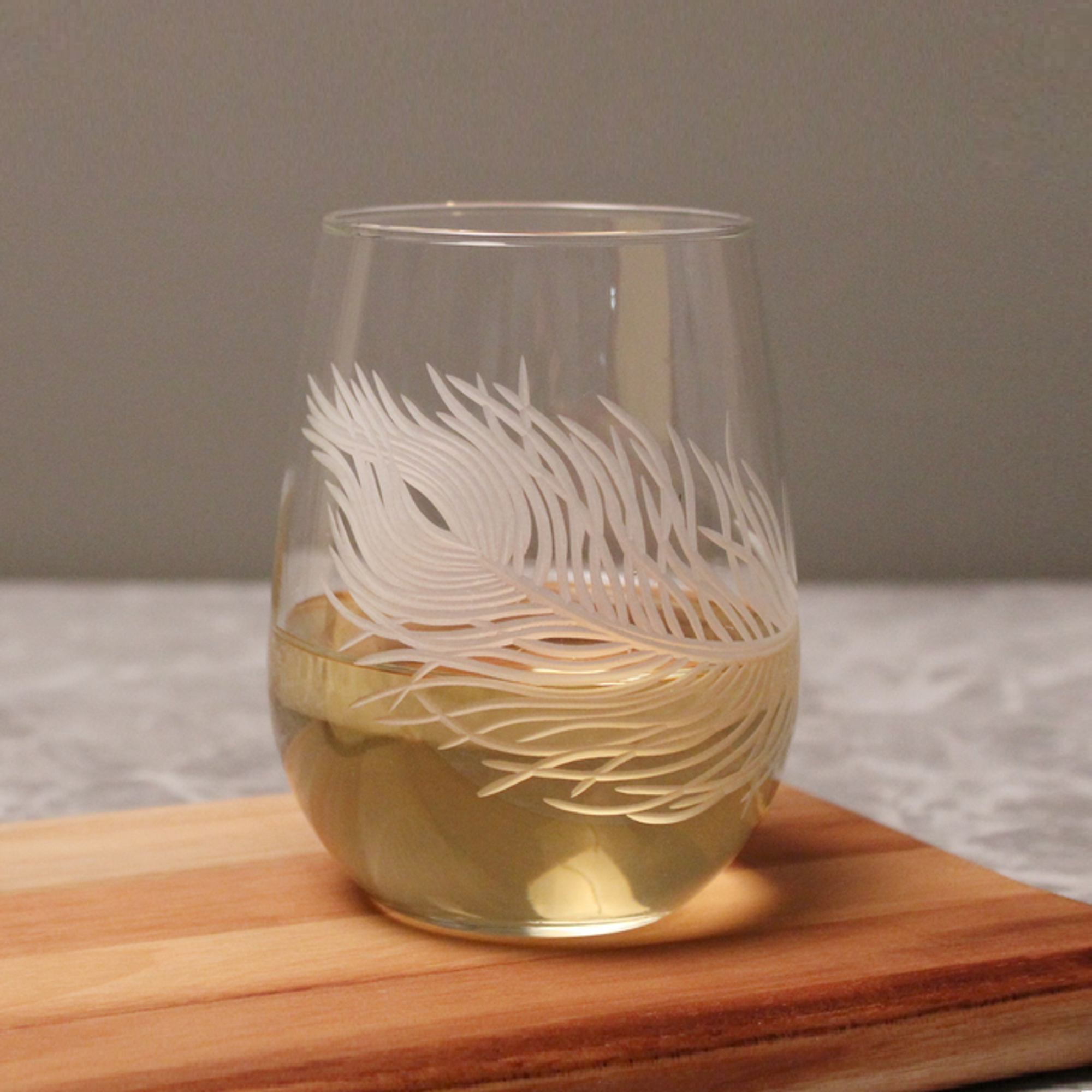 17 oz Stemless Wine Glass - Peacock Feather – Mealeys Gift And Sauna Shop