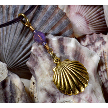 Scallop Shell Antique Gold Brass Pendant Necklace with Swarovski Crystal | Elaine Coyne Jewelry | ECGOCG4852PDCR