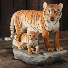 Tigress and Cub Sculpture | USIWU75014VA