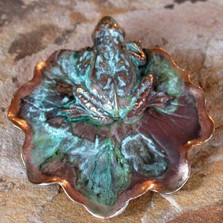 Frog & Lily Pad Verdigris Pin | Elaine Coyne Jewelry | ECGECP897p