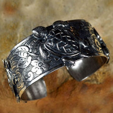 Sea Turtle Antiqued Silver Brass Cuff Bracelet | Elaine Coyne Jewelry | ECGOCAS030BC