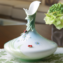 Ladybug Vase | fz00468 | Franz Porcelain Collection