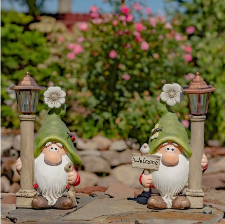 gnome セット Set of 2 Spring Garden Gnomes with Solar Lanterns 