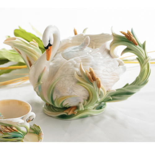 Swan Teapot | Southern Splendor | Porcelain | Franz