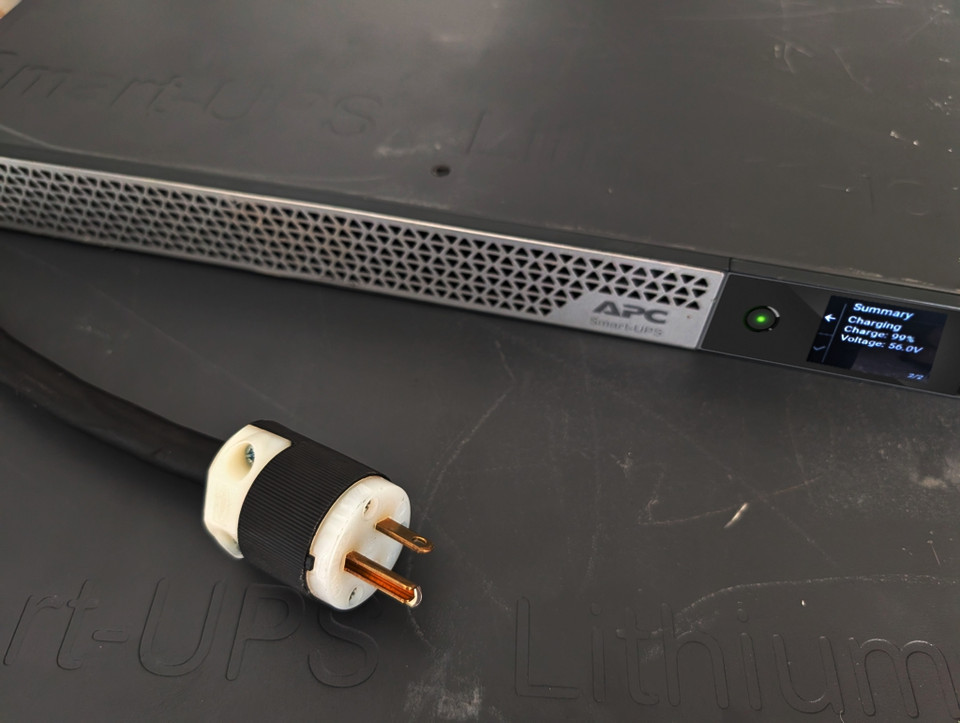 SRTL2K2RM1UNC - APC SmartUPS Ultra 2200va (120v Compact ) - NOB