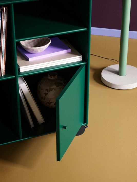SPIN II Vinyl Storage with Legs