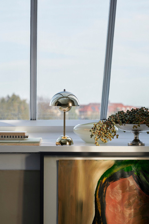 Flowerpot Portable LED Table Lamp VP9