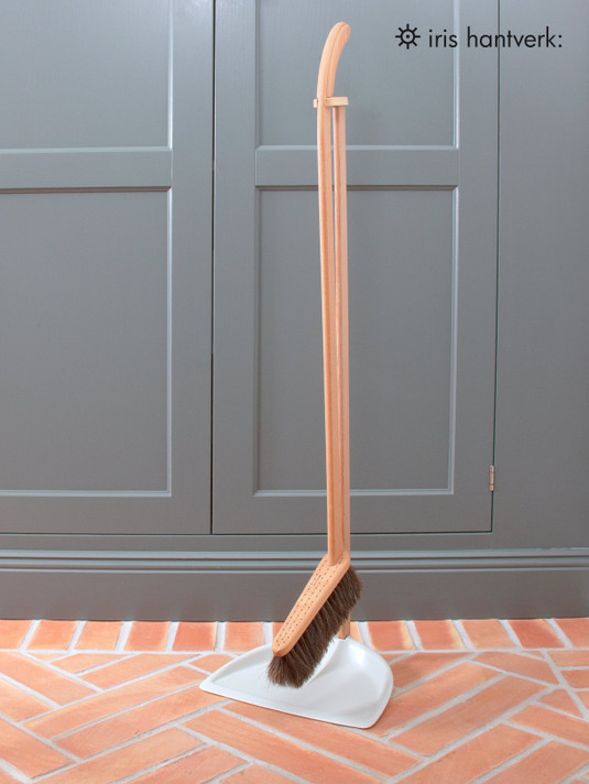 Standing Dustpan & Brush Set