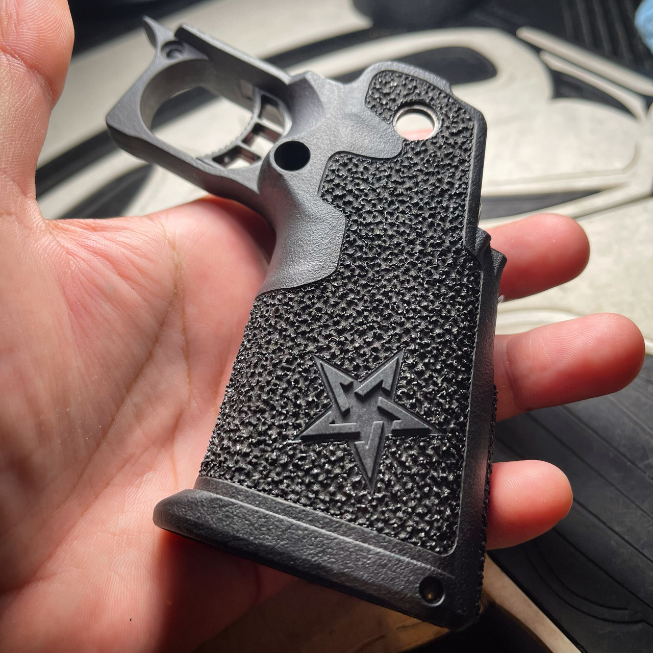 Gen 2 STI/Staccato 2011 Grips Dark Side Precision