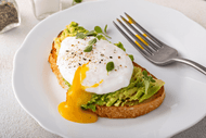 How to Poach Eggs in a Poacher: Time, Technique, and Foolproof Results