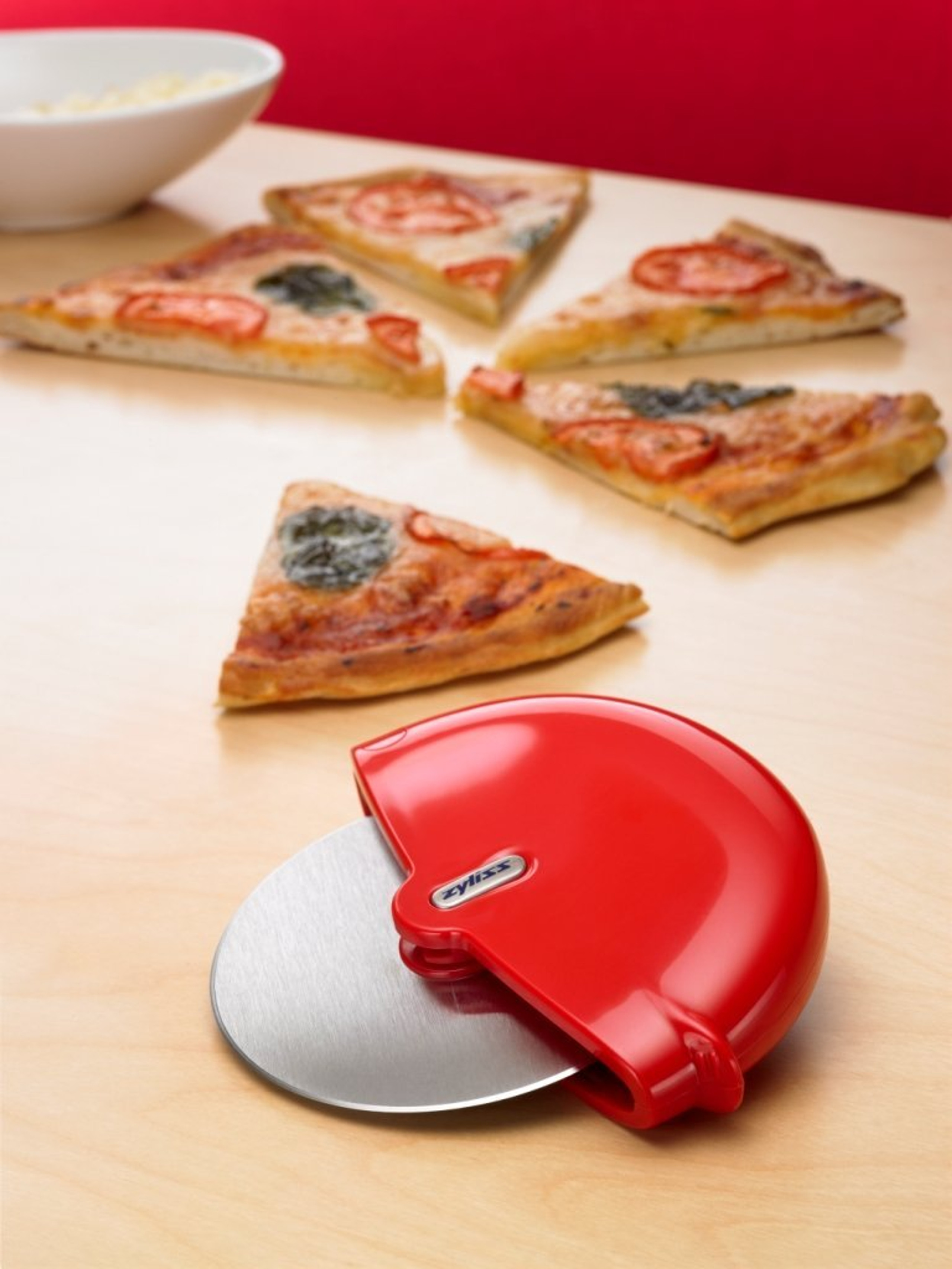 zyliss pizza slicer with crust cutter