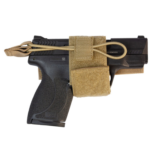 UNIVERSAL VELCRO HOLSTER
Resizable touch-fastener strap guards trigger
Secures to touch-fastener-faced surfaces and concealed carry compartments
Adjustable backstrap cord with pull tab
Fits most pistols
600D polyester construction with PVC backing
Size: 5.75"W x 3"H x 1"D