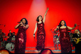 Robert Juliat Dalis footlights enhance the glamour of RAYE’s tour with Thomas Edwards’ lighting design
