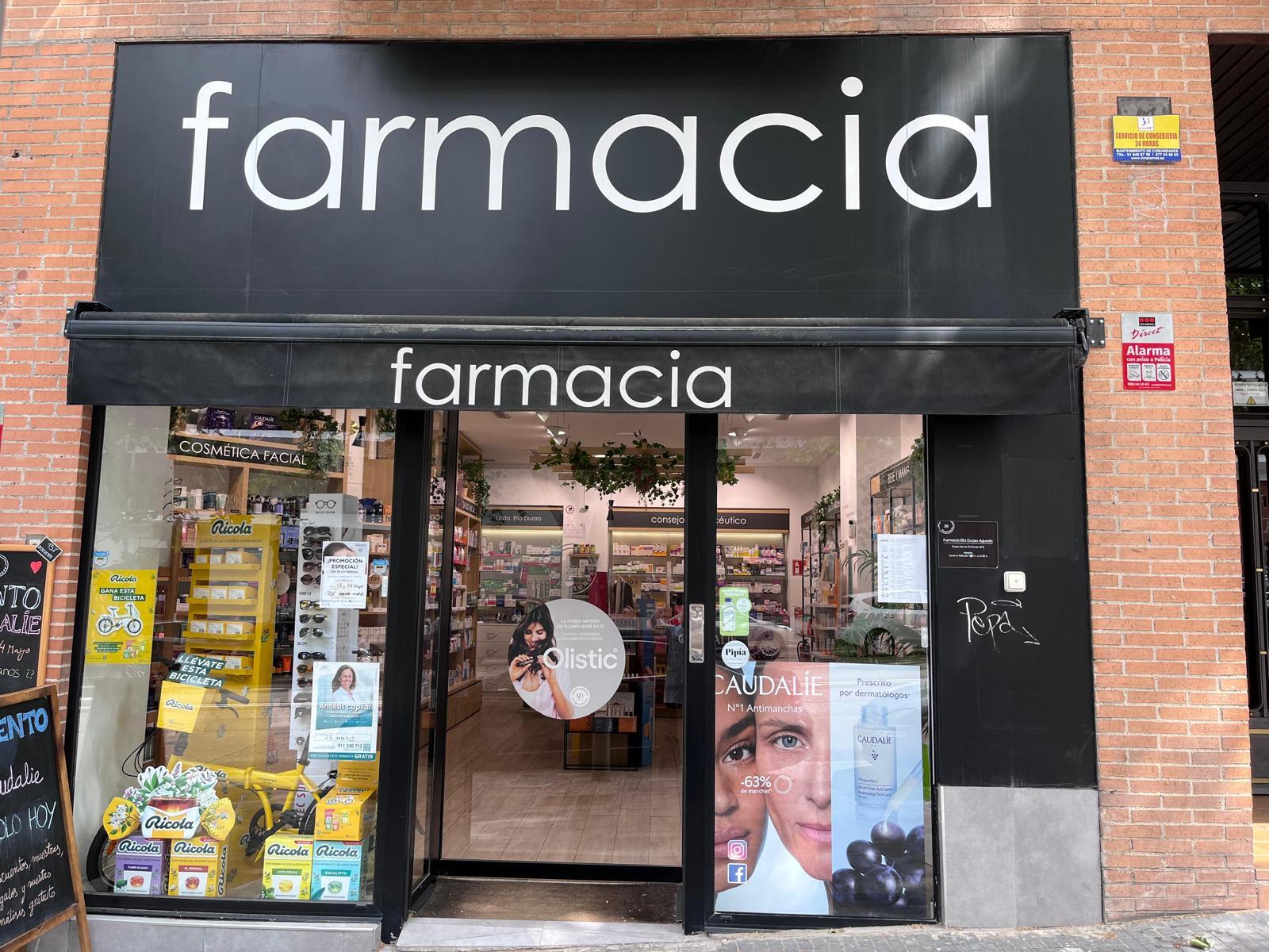 Interior de Farmacia Carmen Ortiz en Benacazón (Sevilla)