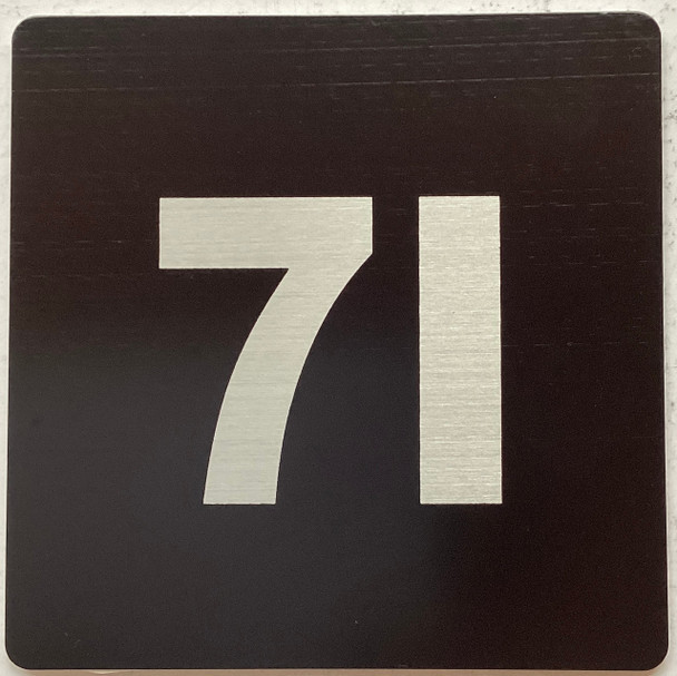 Apartment number 7I signage
