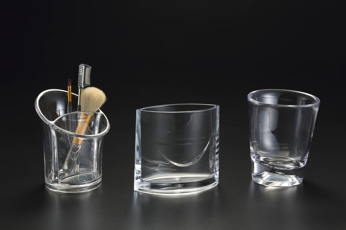  2-SECTION OVAL MAKEUP CUP