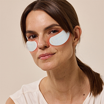 Red light therapy eye patches + hydrocolloids