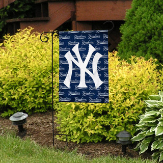 New York Yankees Greeting Card Garden Flag