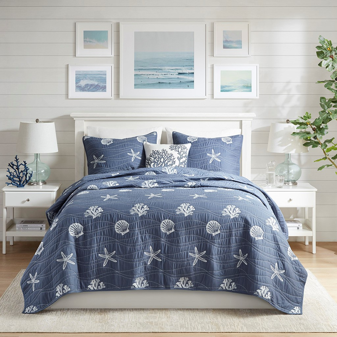 Navy Seaside Shells 4-Piece King Size Quilted Bedding Set