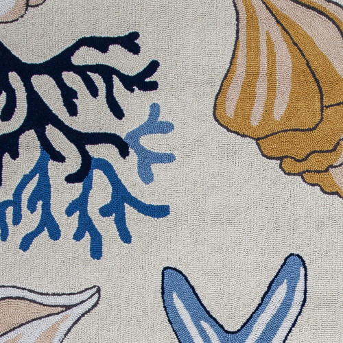 Ivory Seashore and Shells Hooked Rug close up