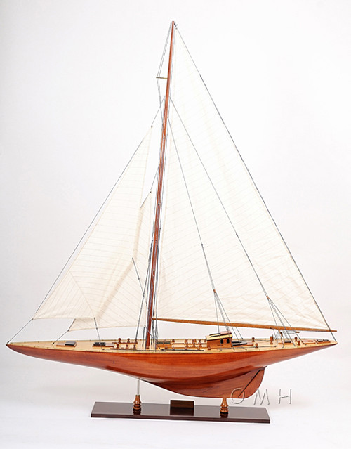 Endeavour 40 Sailing Racer Model