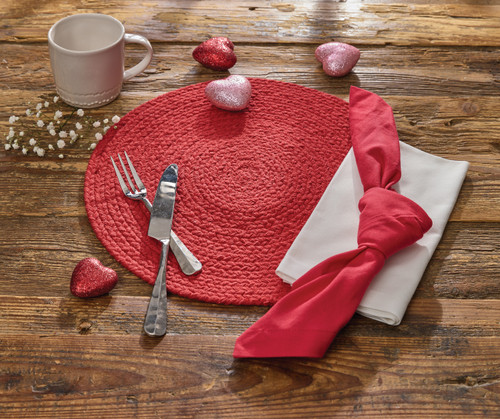 Essex Woven Red Round Set of Four Place Mats with red napkins