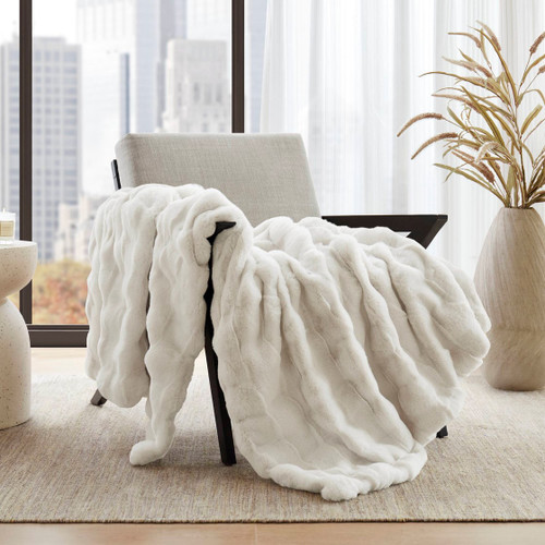 Villa Mar Ivory Faux Fur Throw