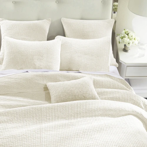 Vintage White Velvet Queen Size 3-Piece Quilt Set on bed