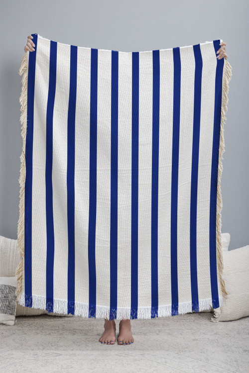 https://cdn11.bigcommerce.com/s-ofntu11k/products/33612/images/100450/holli-zollinger-nautical-stripe-woven-throw-blanket-lifestyle2__89490.1694565031.500.750.jpg?c=2